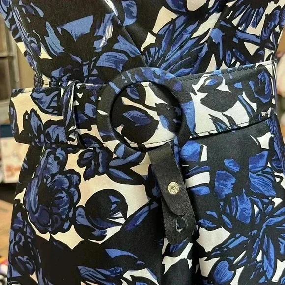 Talbots 💯 Silk Blue Floral Fit and Flare Dress Sz 4 - Picture 5 of 8
